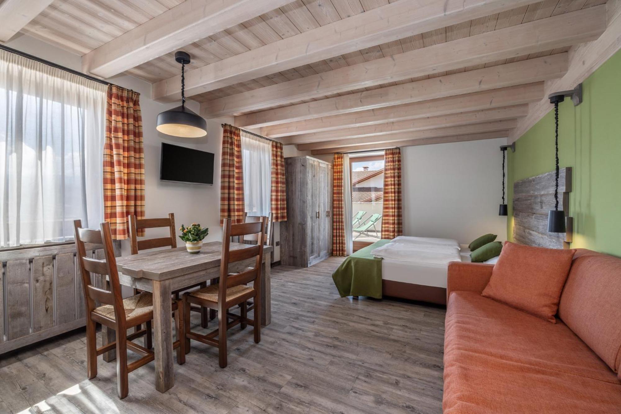 Romallo Horse House Bed & Breakfast エクステリア 写真