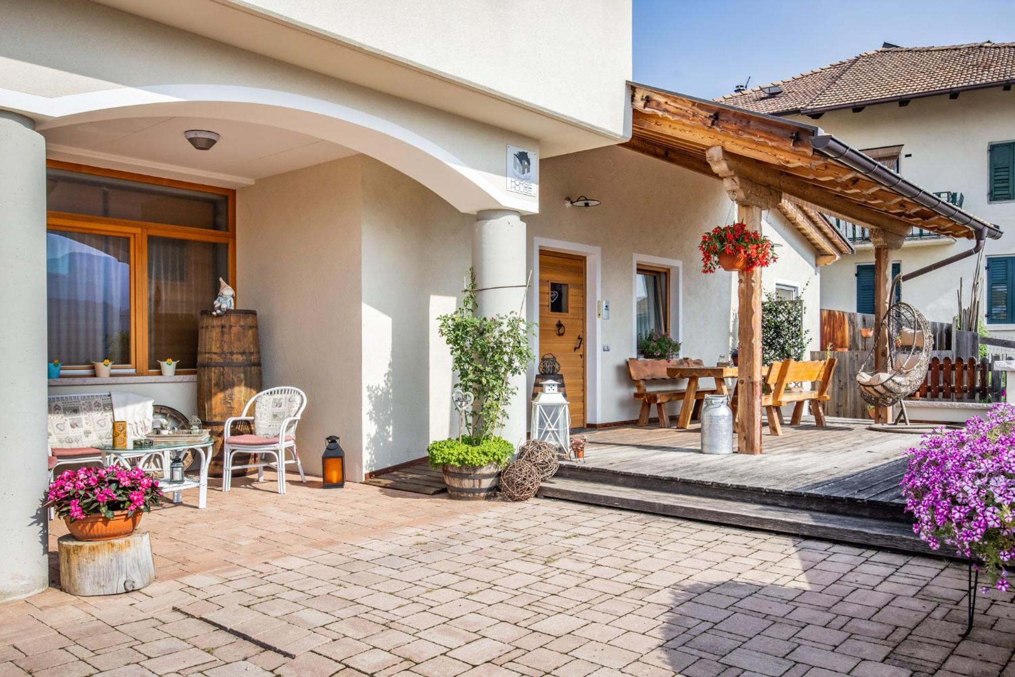 Romallo Horse House Bed & Breakfast エクステリア 写真